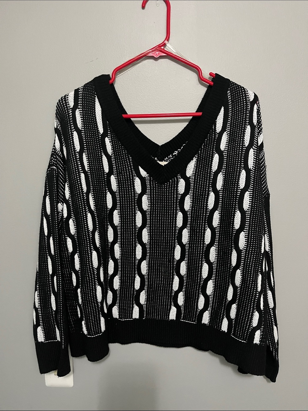 POL Oversized Black and White V-Neck Cable Knit Sweater